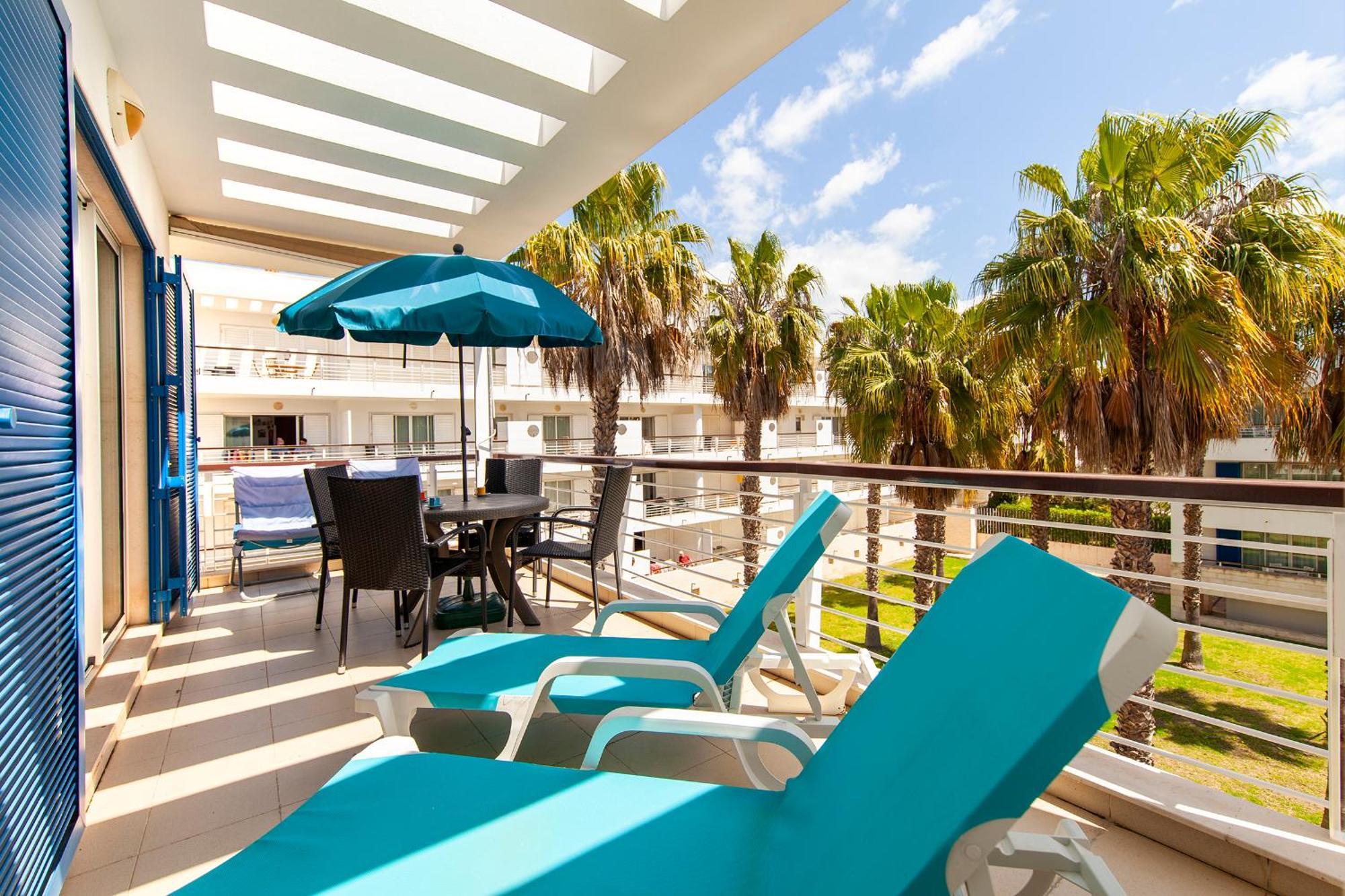 B06 - Top-floor Marina 2 Bed Appartement *
